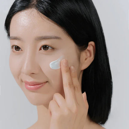 SKIN1004 - Madagascar Centella HYALU-CICA Water-Fit Sun Serum SPF50+  PA++++